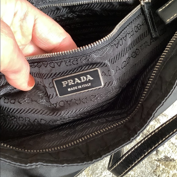 Modern comfy to wear nylon PRADA bag 🌺 GREAT COND. - Picture 10 of 16
